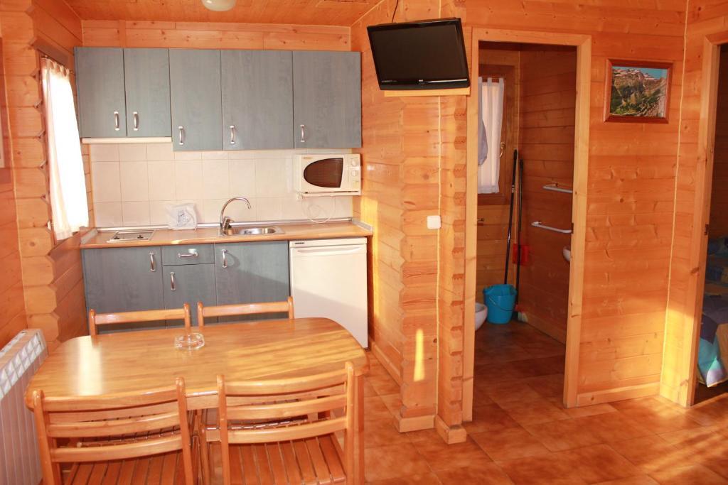 Camping Valle De Tena Sabinanigo Bilik gambar