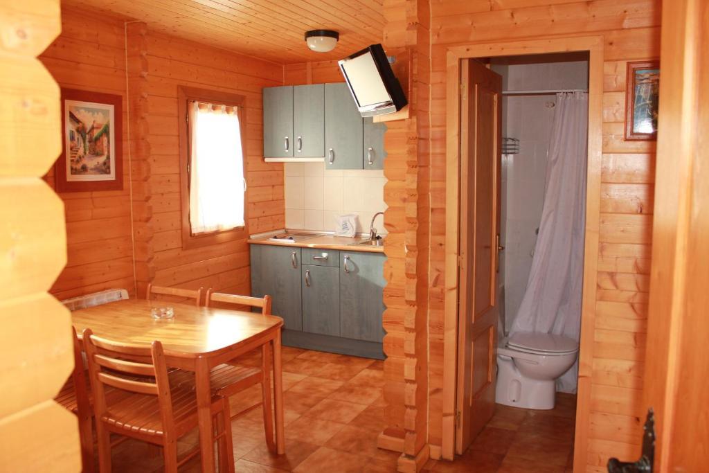 Camping Valle De Tena Sabinanigo Bilik gambar